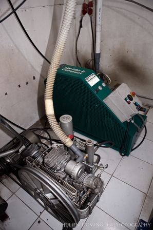 Bottle compressor
